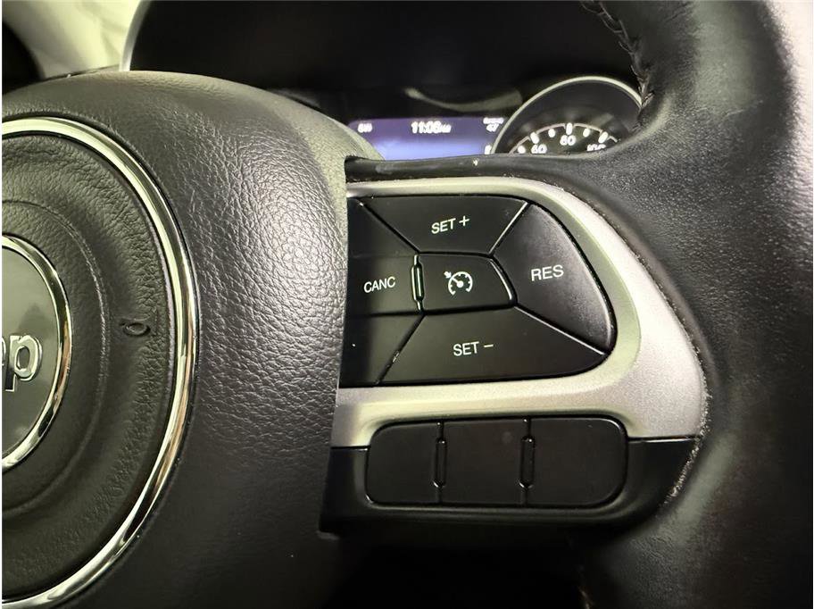 Used 2019 Diamond Black Crystal Pearlcoat Jeep Limited image 34