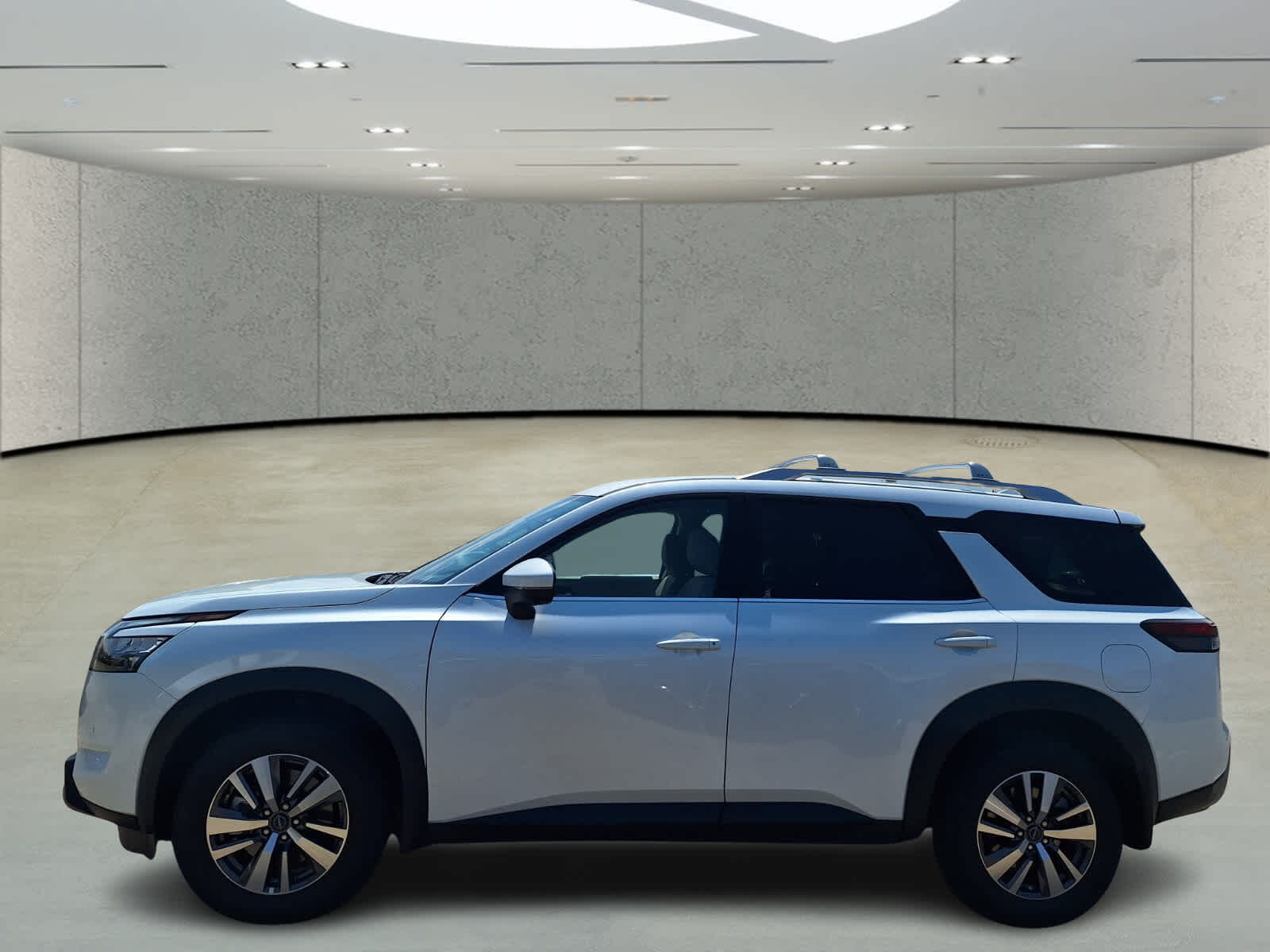 2025 Nissan Pathfinder SL photo 2