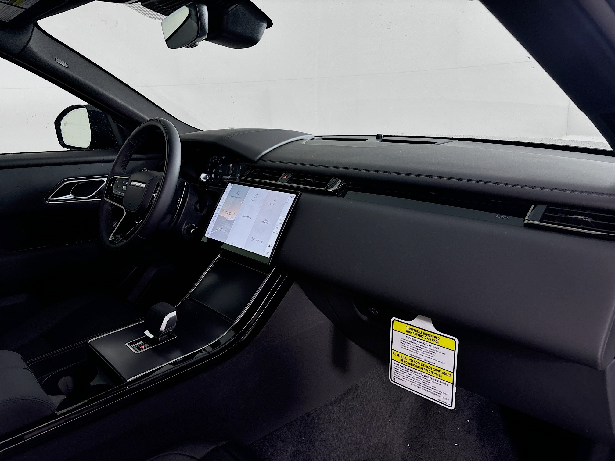 2026 Land Rover Range Rover Velar SE photo 24
