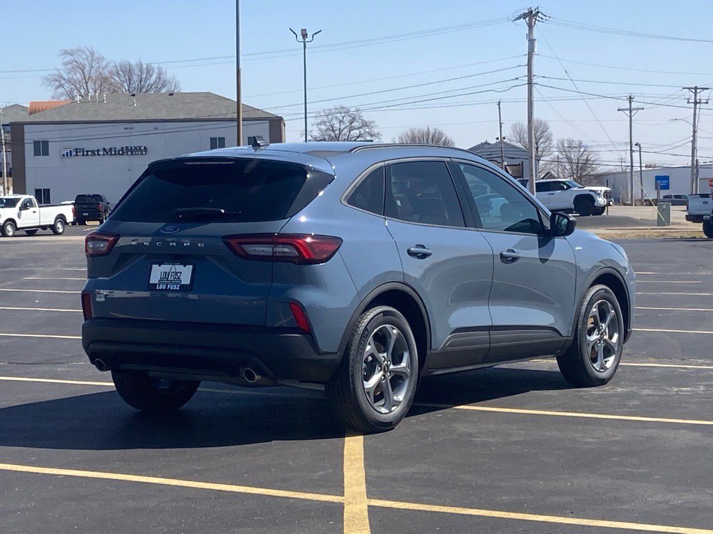 2025 Ford Escape ST-Line photo 4
