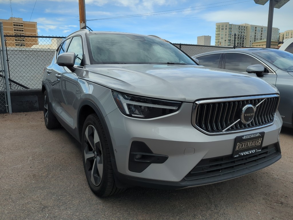 2025 Volvo XC40 Plus's photo
