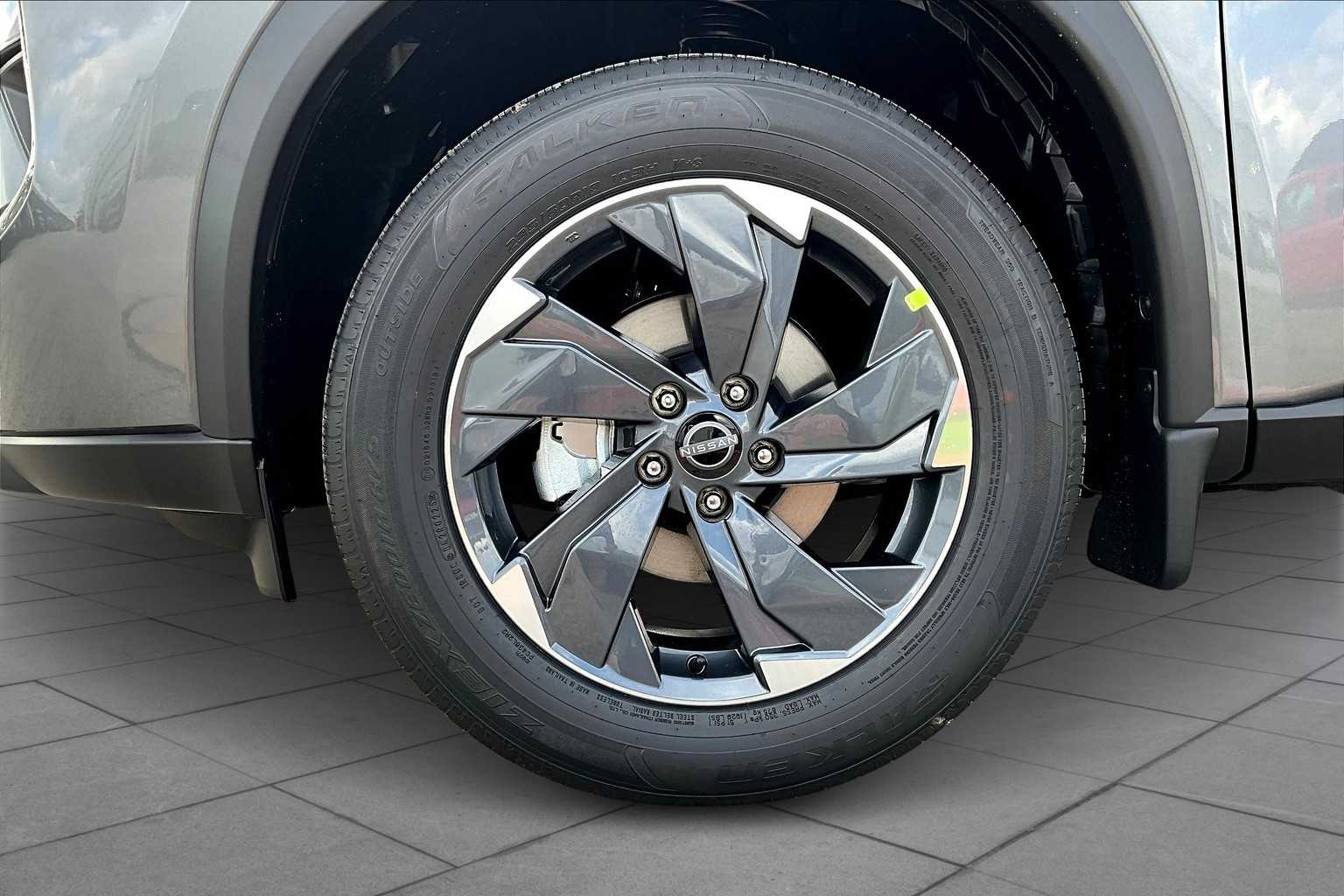2025 Nissan Rogue SV photo 6