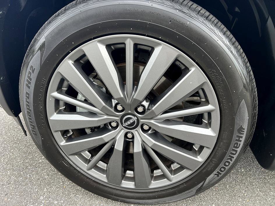 2024 Nissan Pathfinder SL photo 9