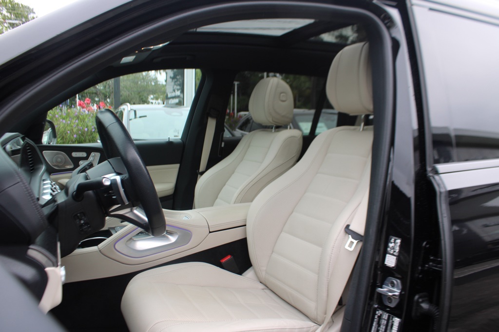 2025 Mercedes Benz GLS 450 4MATIC photo 4