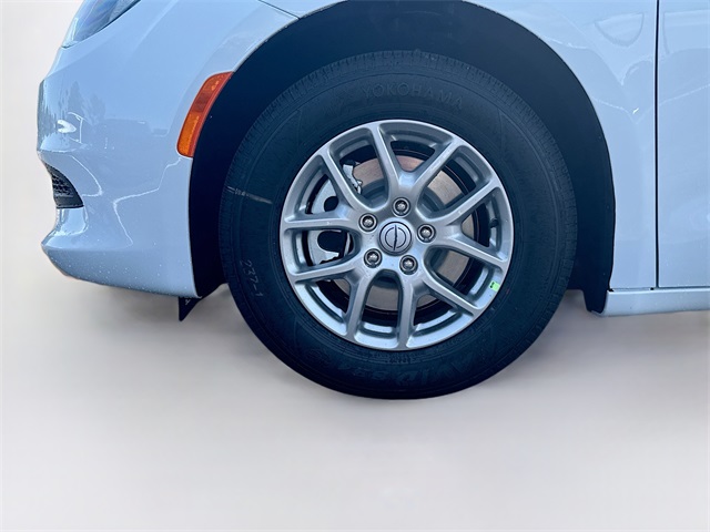 2025 Chrysler Voyager LX photo 25