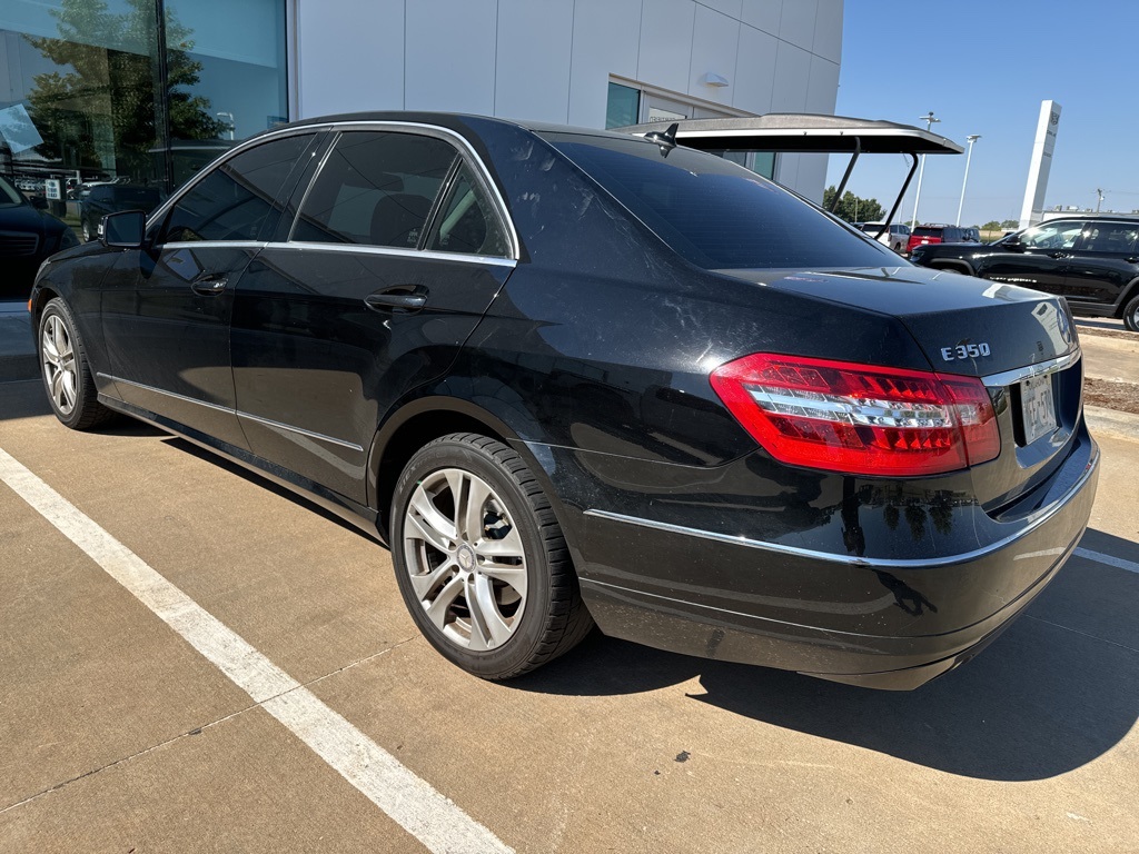 2010 Mercedes Benz E photo 4