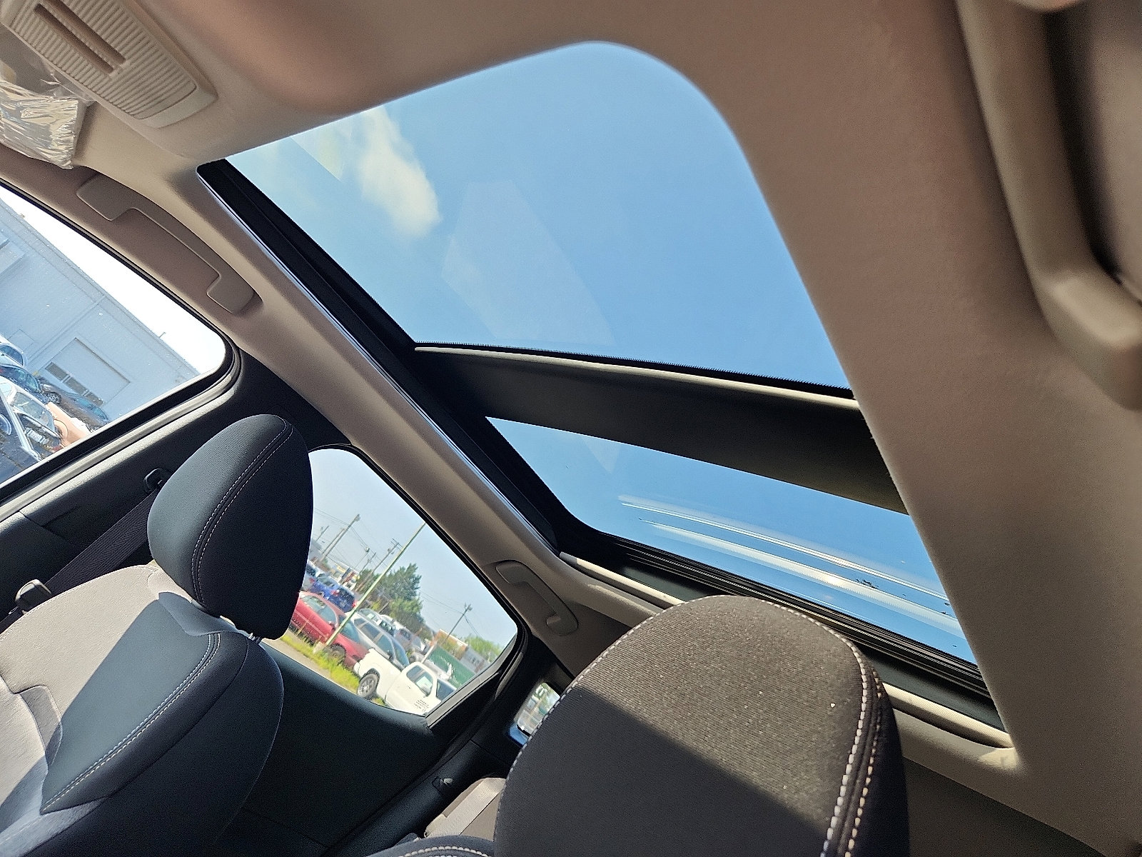 2025 Nissan Kicks SV photo 9