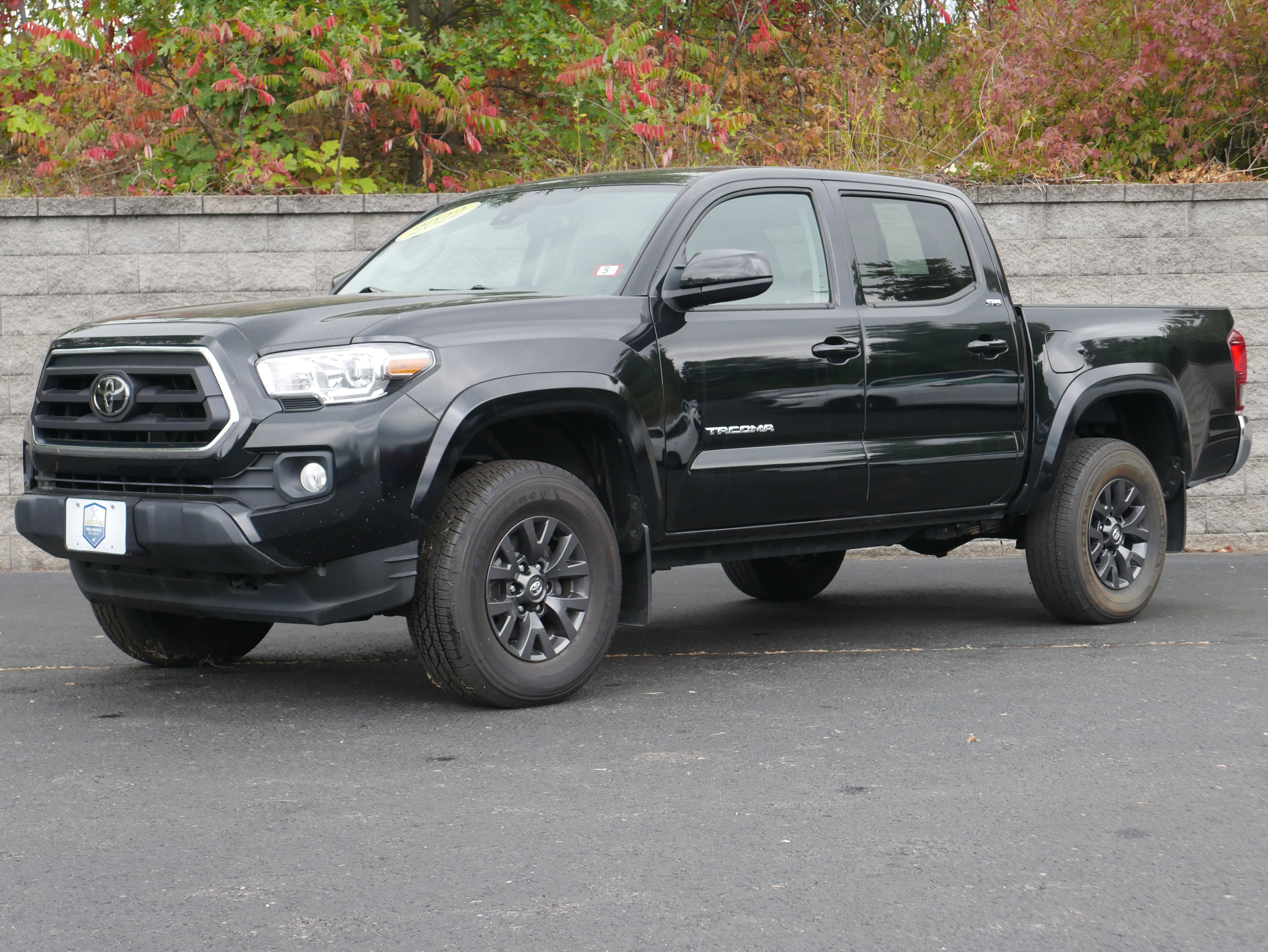 2022 Toyota Tacoma SR5's photo