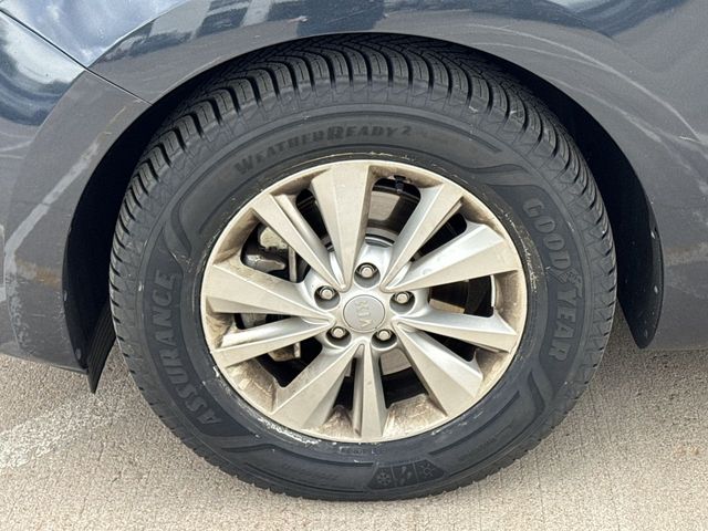 2017 Kia Sedona LX photo 10