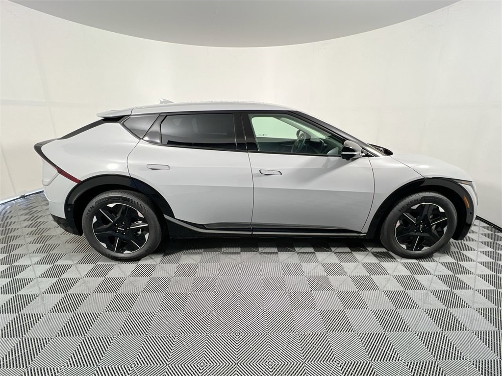 2025 Kia EV6 Wind photo 2