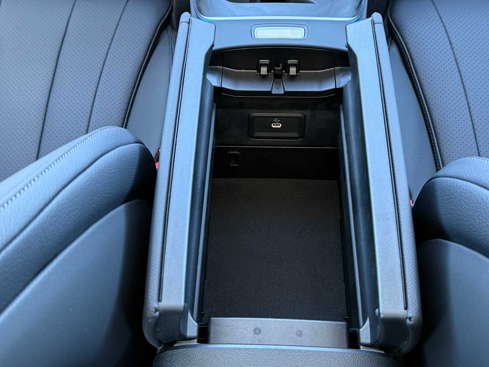 2025 Mercedes-Benz E-Class E350 - Photo 20