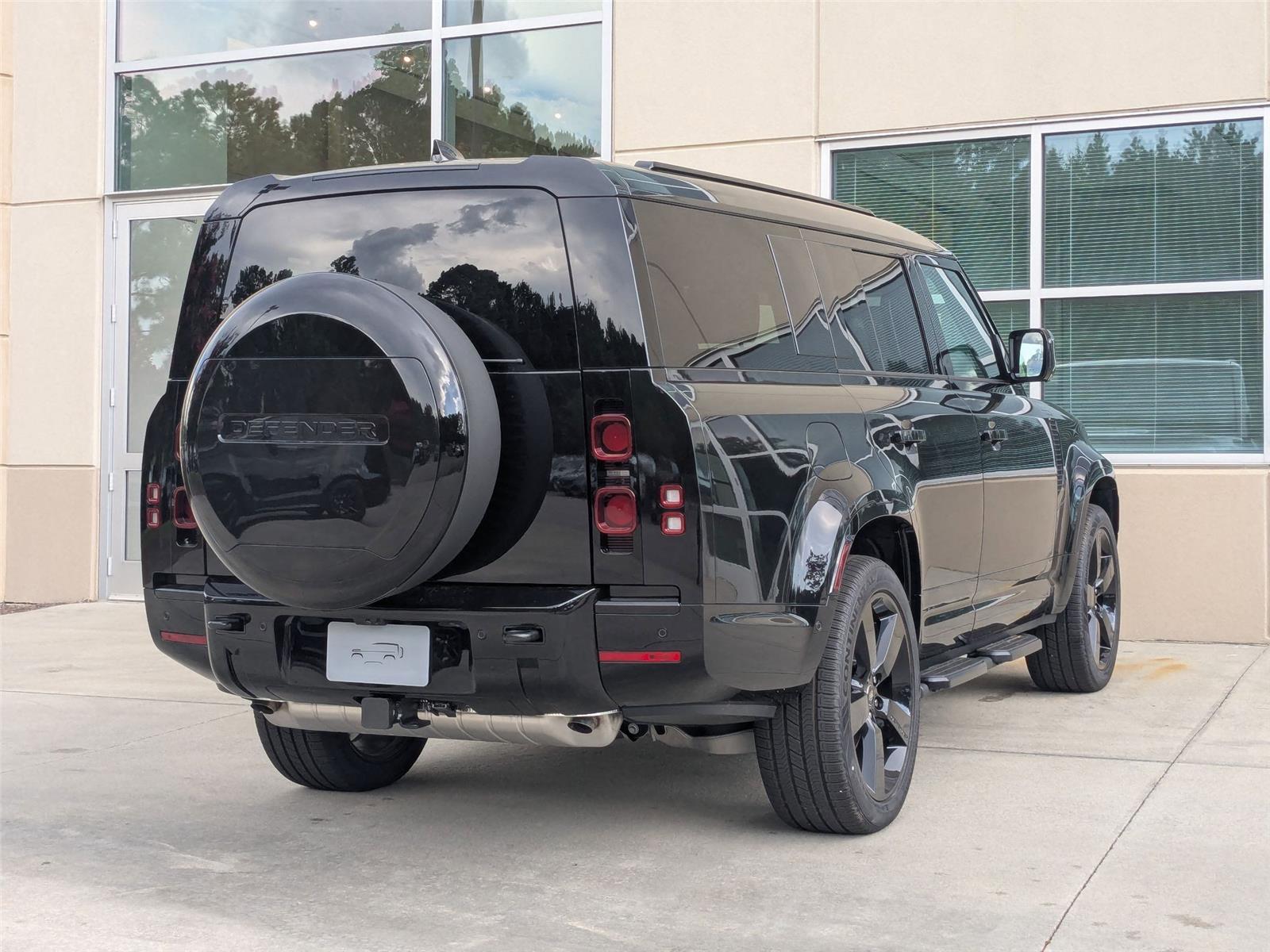 2025 Land Rover Defender 130 X-Dynamic SE photo 2