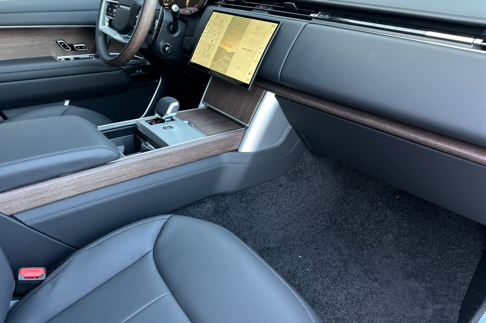 2025 Land Rover Range Rover SE photo 15