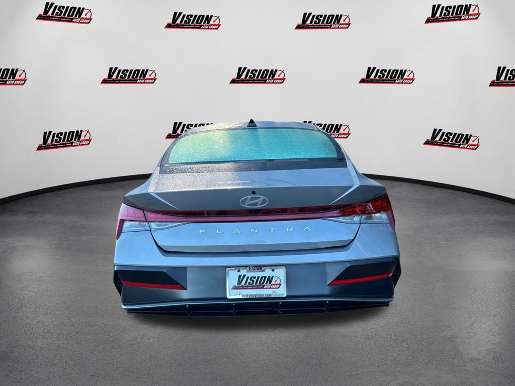 2025 Hyundai Elantra SEL Convenience photo 6