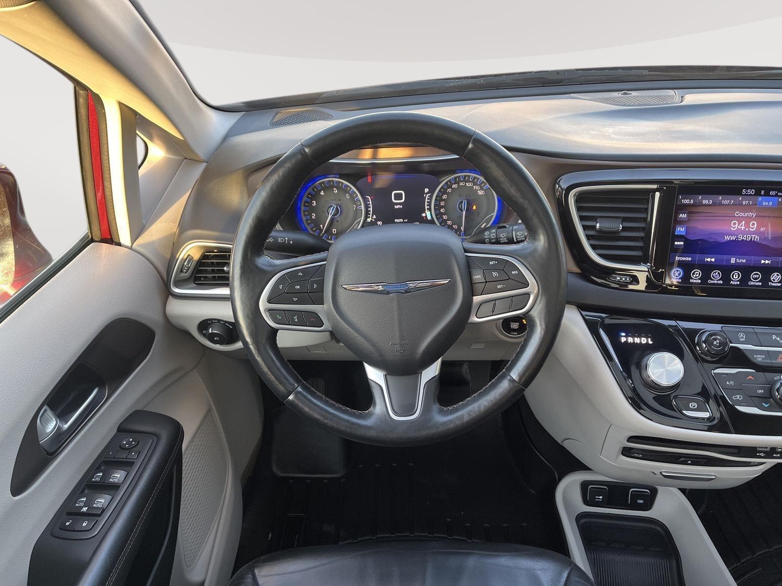 2017 Chrysler Pacifica Touring Plus photo 12
