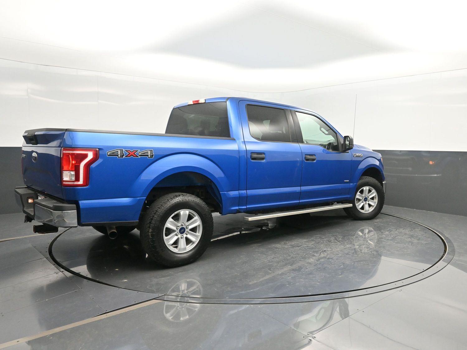 2015 Ford F-150 XLT photo 2