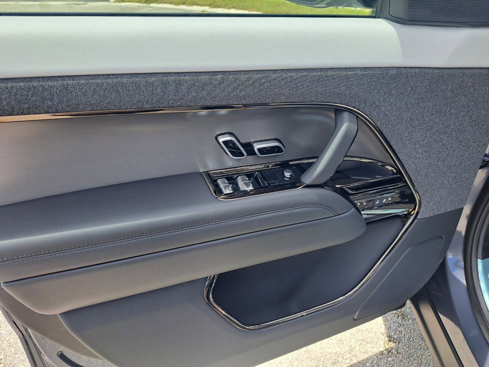 2025 Land Rover Range Rover Sport SE photo 12