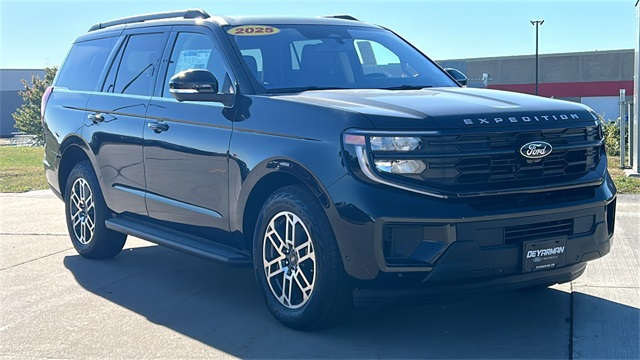 2025 Ford Expedition Active's photo