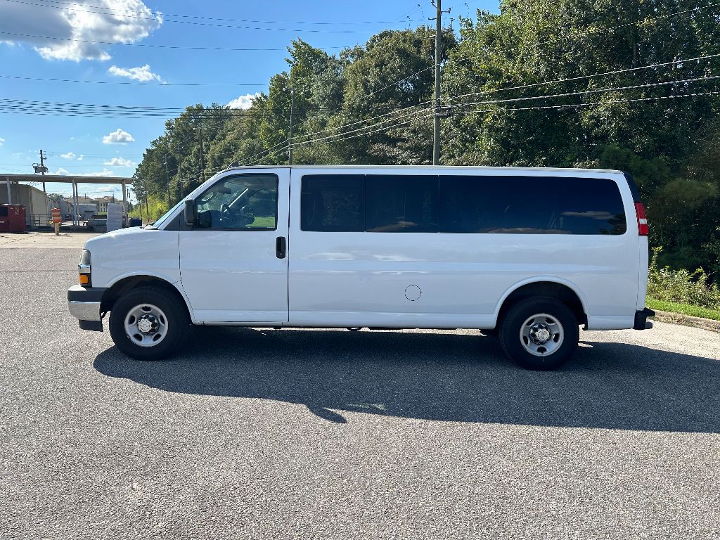 2019 Chevrolet Express Passenger 3500 LT photo 3