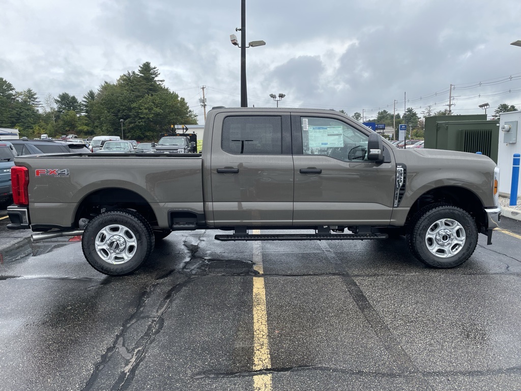 2026 Ford F-350 XLT photo 2