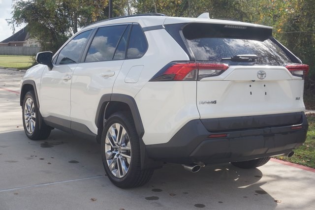 2021 Toyota RAV4 XLE Premium photo 4