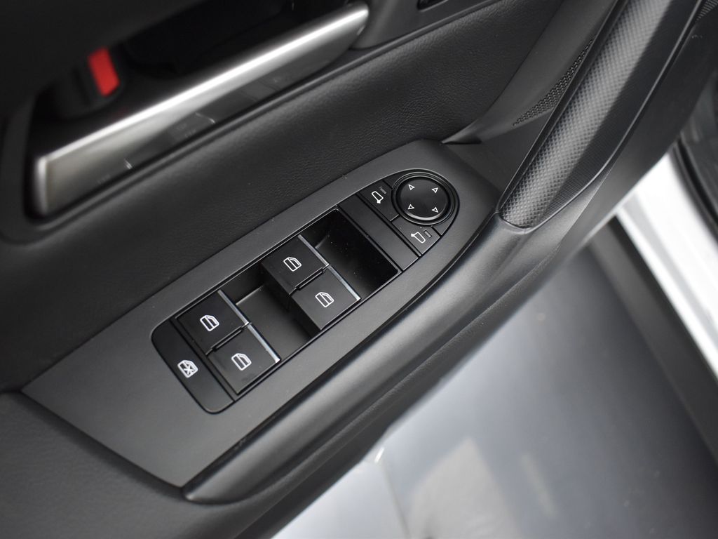 2025 Mazda CX-50 Preferred photo 6