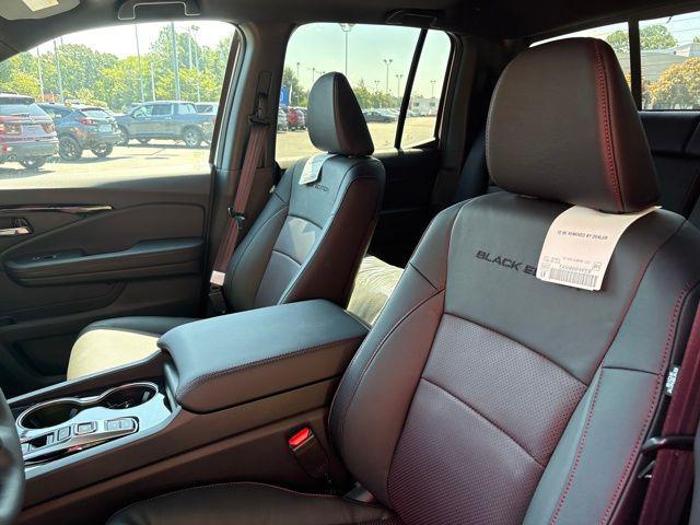 2025 Honda Ridgeline Black Edition photo 2