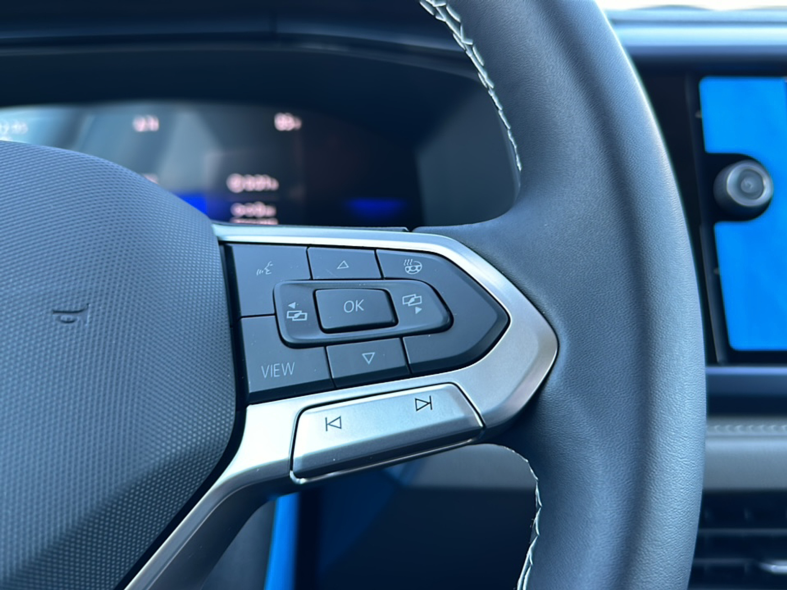 2024 Volkswagen Taos SE photo 7