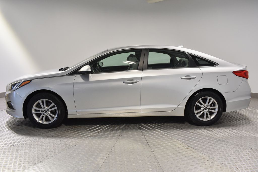 2017 Hyundai Sonata SE photo 2