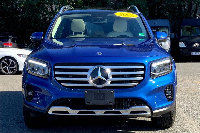 2025 Mercedes Benz GLB 250 4MATIC photo 2