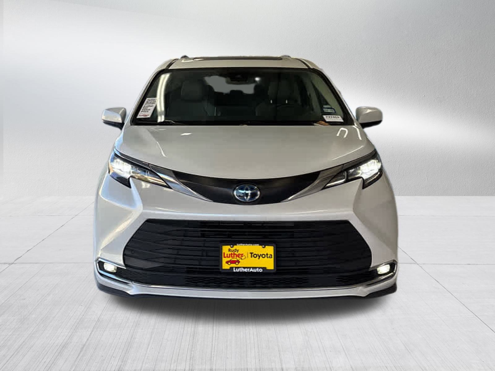 Used 2023 Toyota Sienna XLE with VIN 5TDYRKEC6PS152542 for sale in Golden Valley, Minnesota