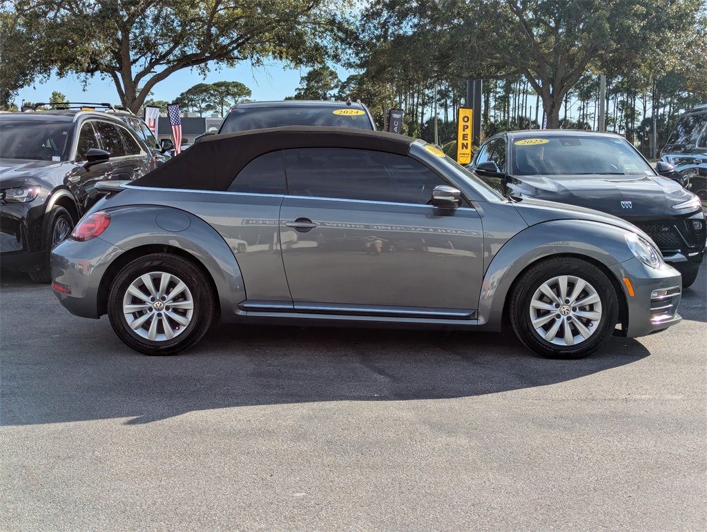 2019 Volkswagen Beetle Convertible S photo 3