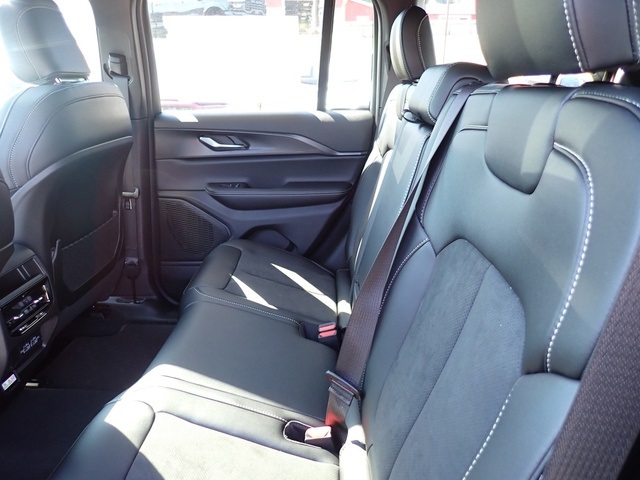 2025 Jeep Grand Cherokee Altitude X photo 12