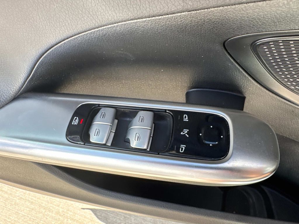 2023 Mercedes Benz C 300 4MATIC photo 23
