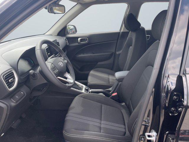 2025 Hyundai Venue SEL Limited photo 8