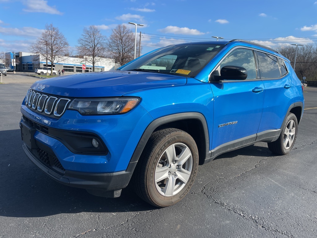 2022 Jeep Compass Latitude photo 2