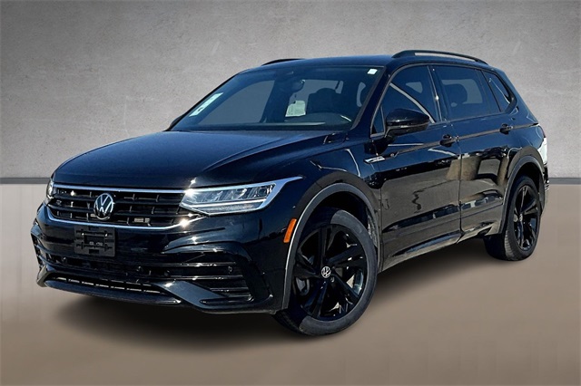 2023 Volkswagen Tiguan SE R-LINE BLACK's photo