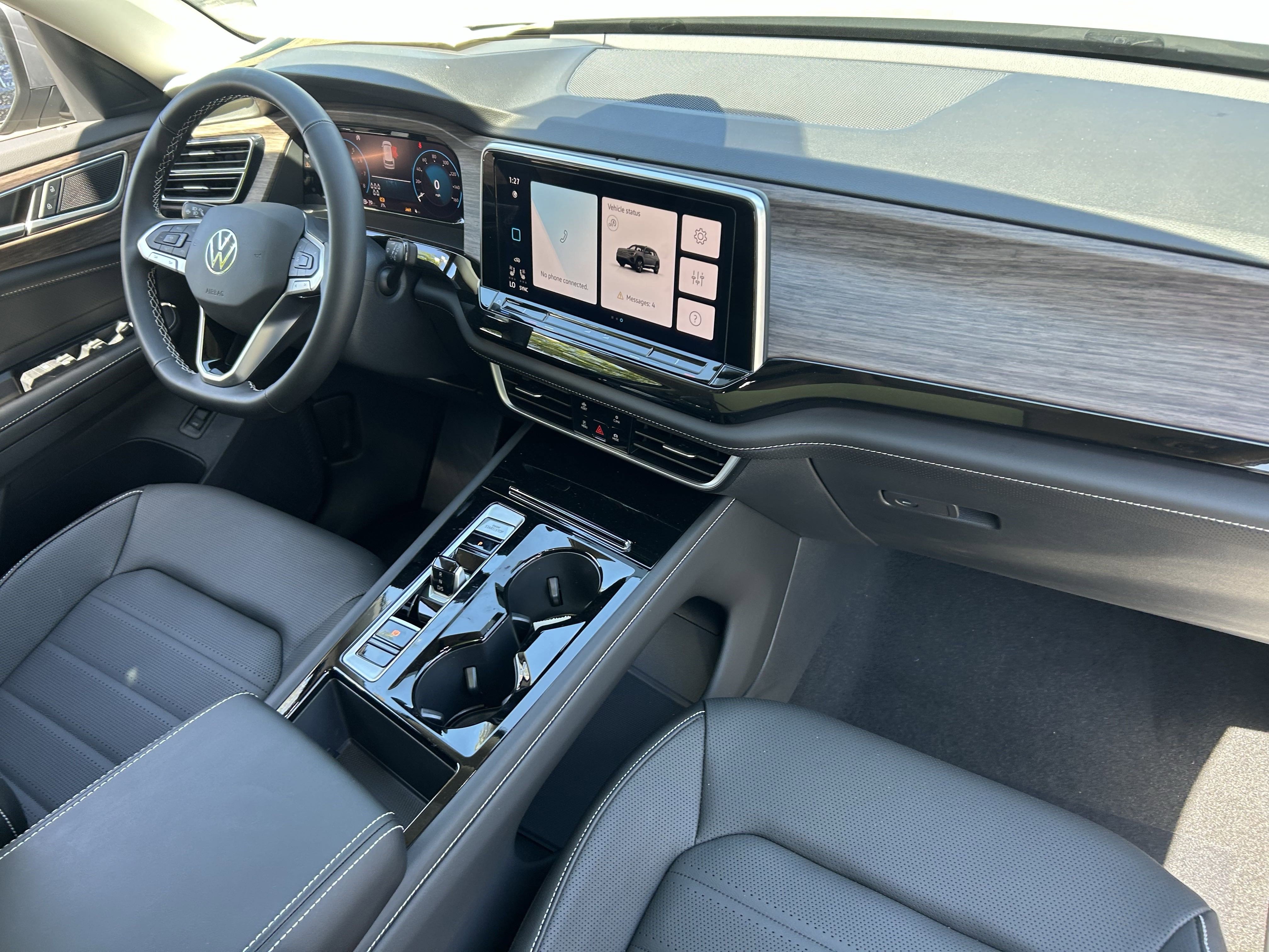 2025 Volkswagen Atlas SEL photo 3