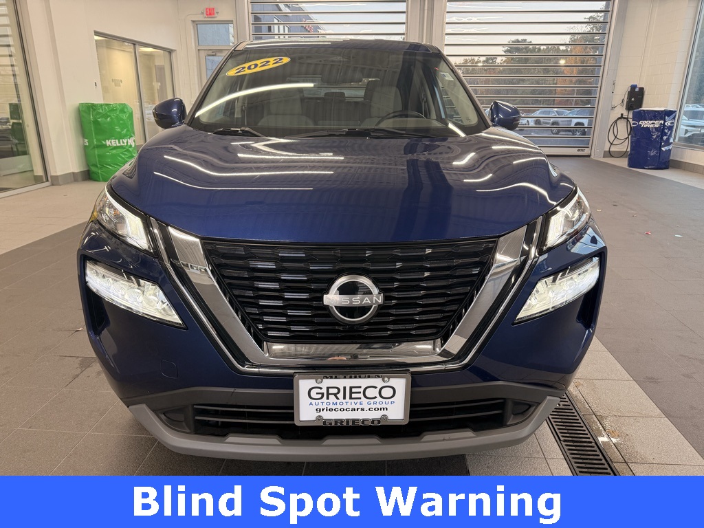 2022 Nissan Rogue SV photo 3
