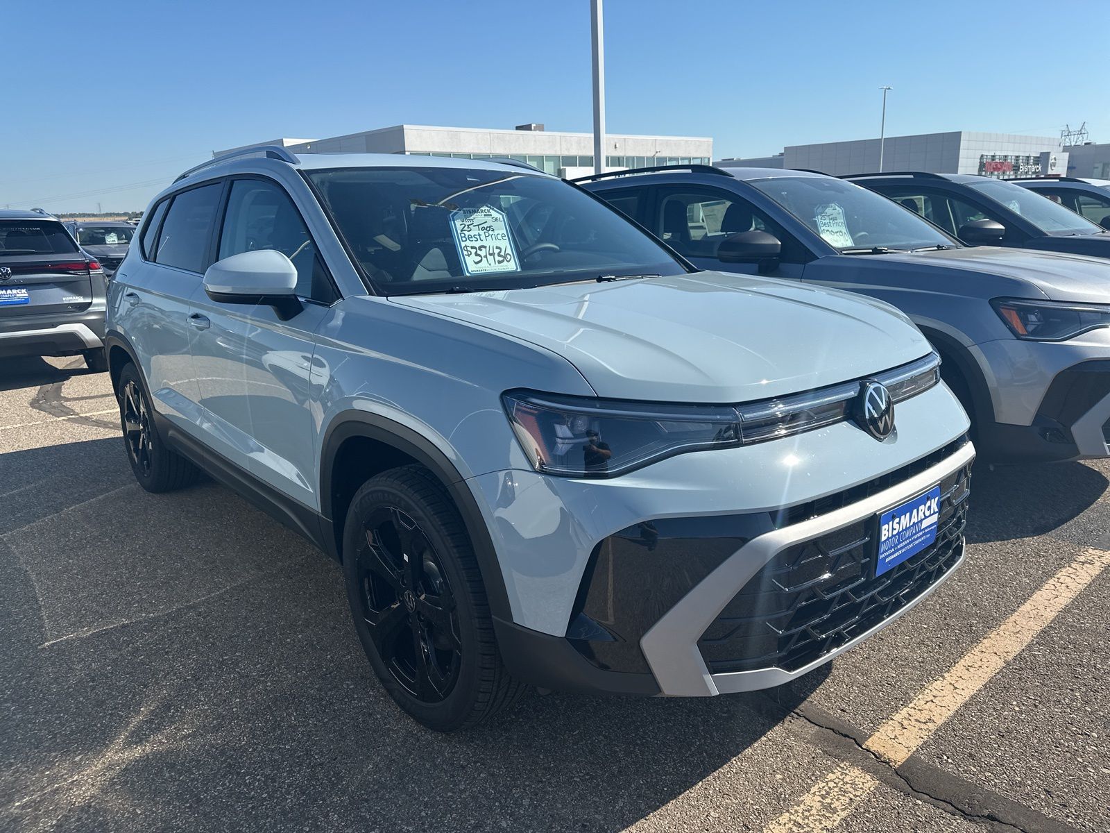 2025 Volkswagen Taos SEL photo 4