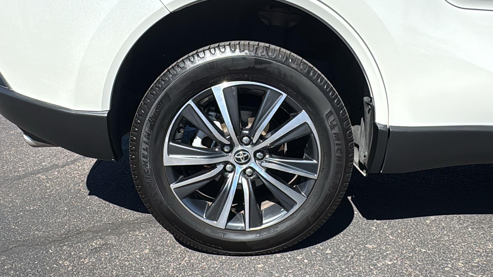 2021 Toyota Venza LE photo 9