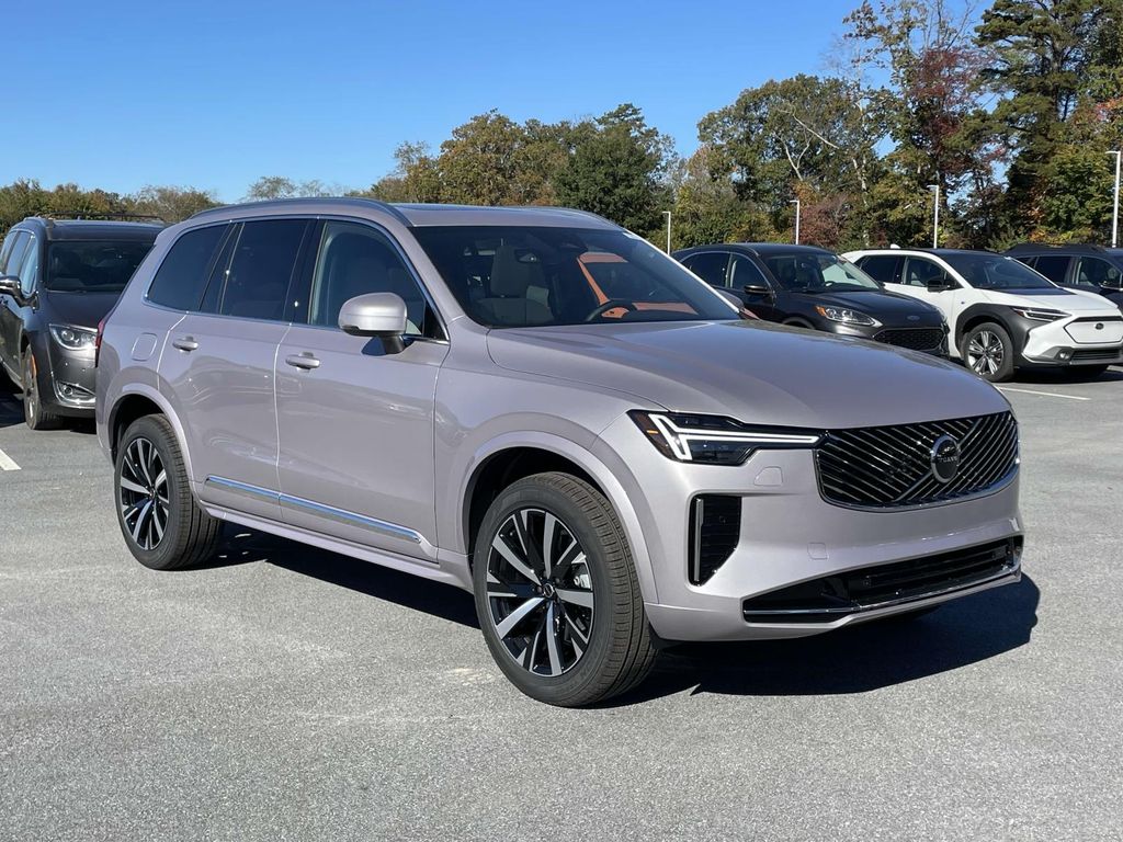 2026 Volvo XC90 Core's photo