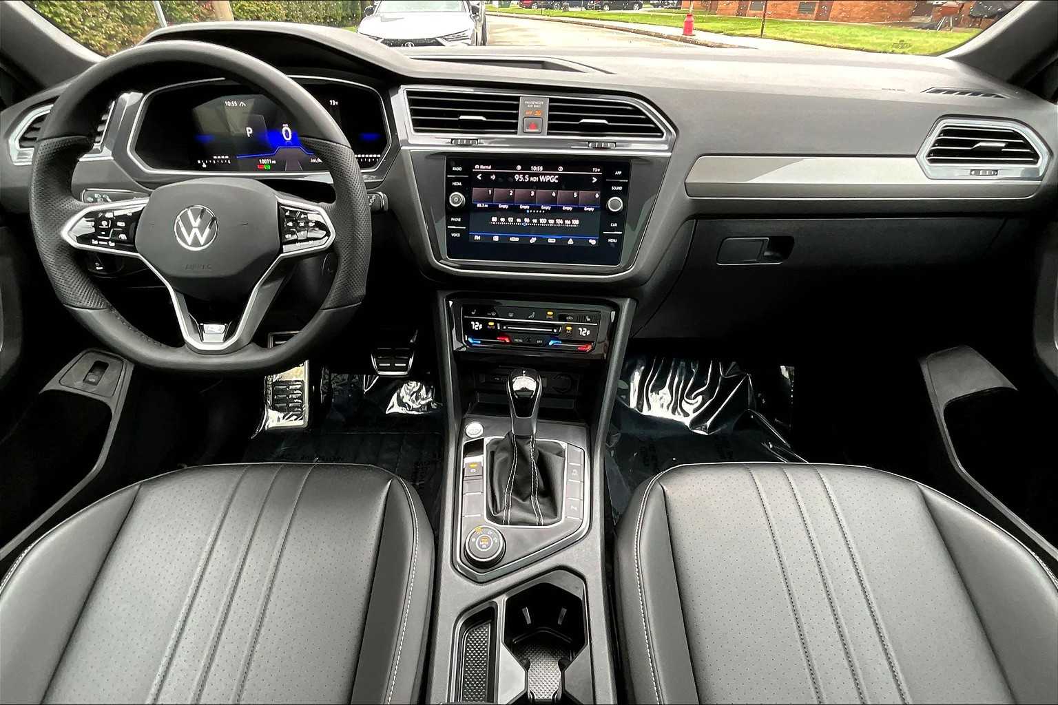 2024 Volkswagen Tiguan SE R-Line Black photo 12