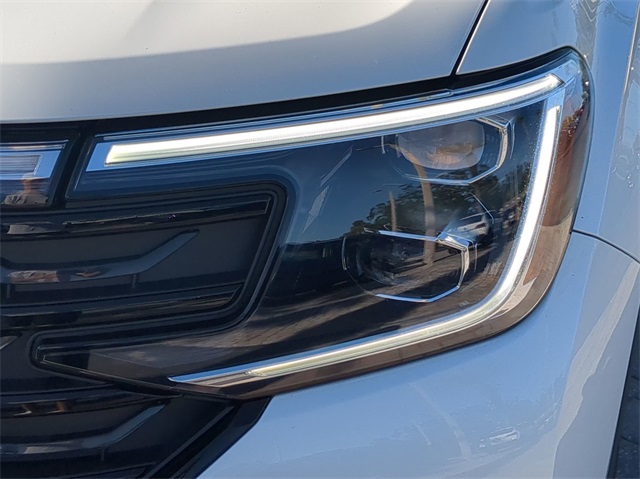 2025 Volkswagen Atlas Cross Sport SEL R-Line photo 2