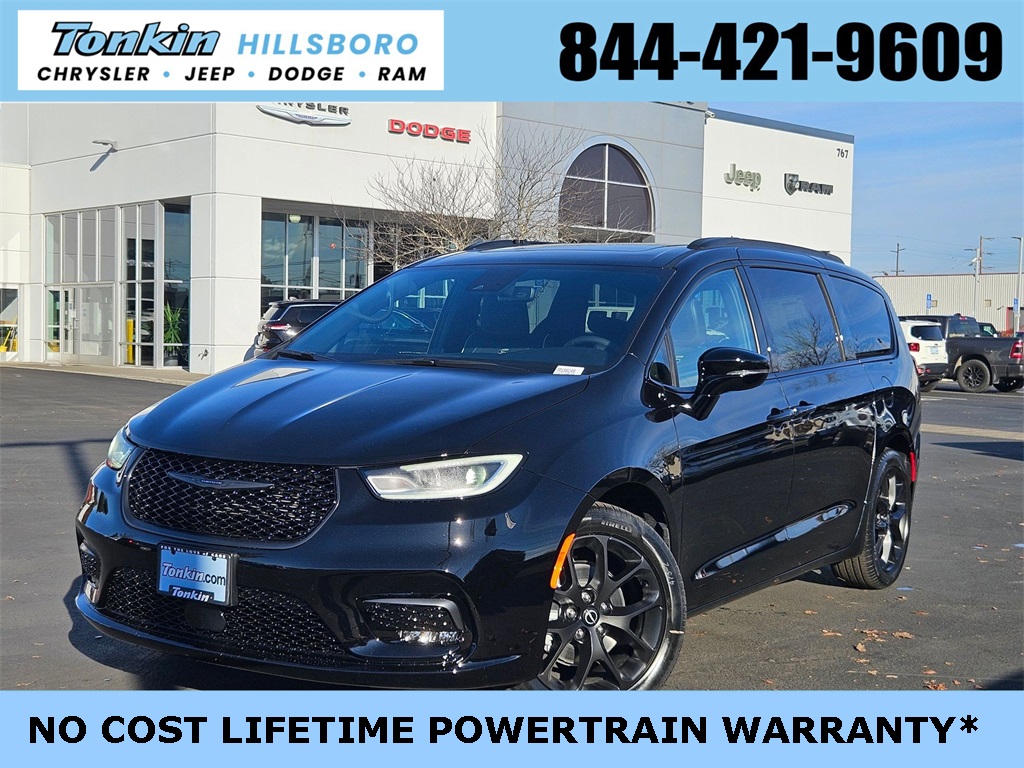 2026 Chrysler Pacifica Limited's photo