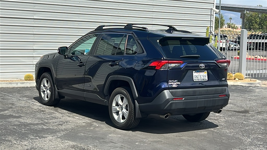 2019 Toyota RAV4 XLE photo 3