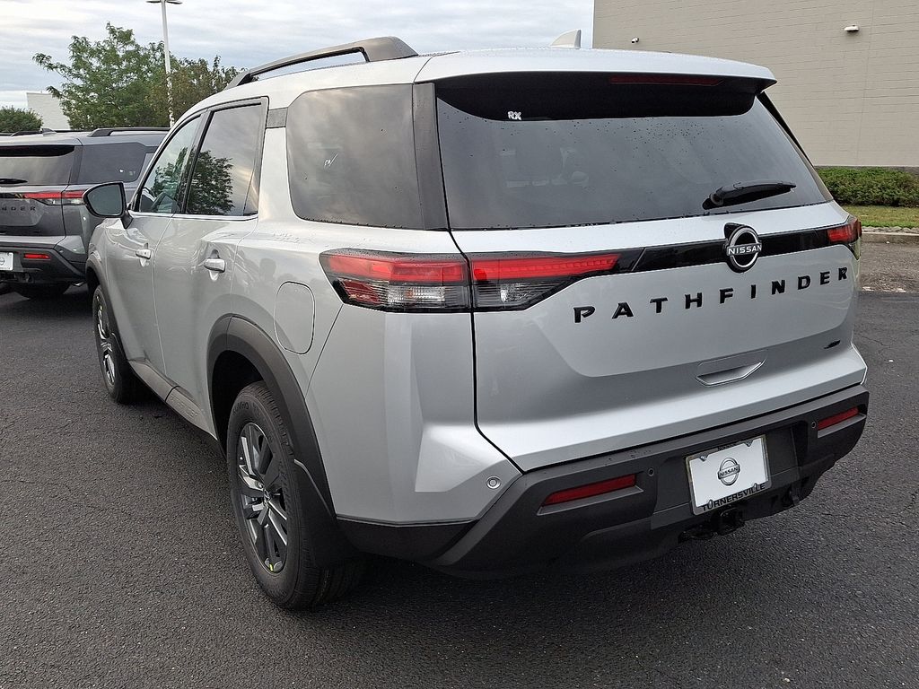 2025 Nissan Pathfinder SV photo 4