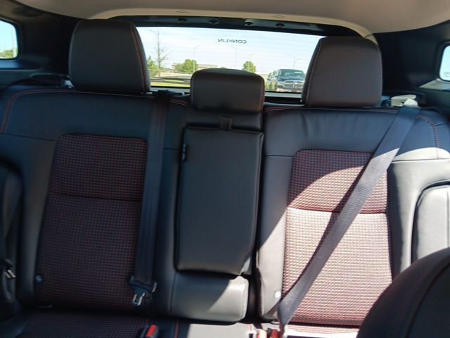 2025 Nissan Kicks SR photo 21
