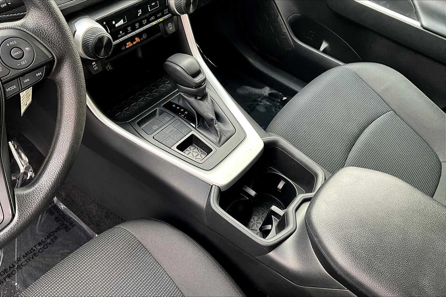 2024 Toyota RAV4 LE photo 9