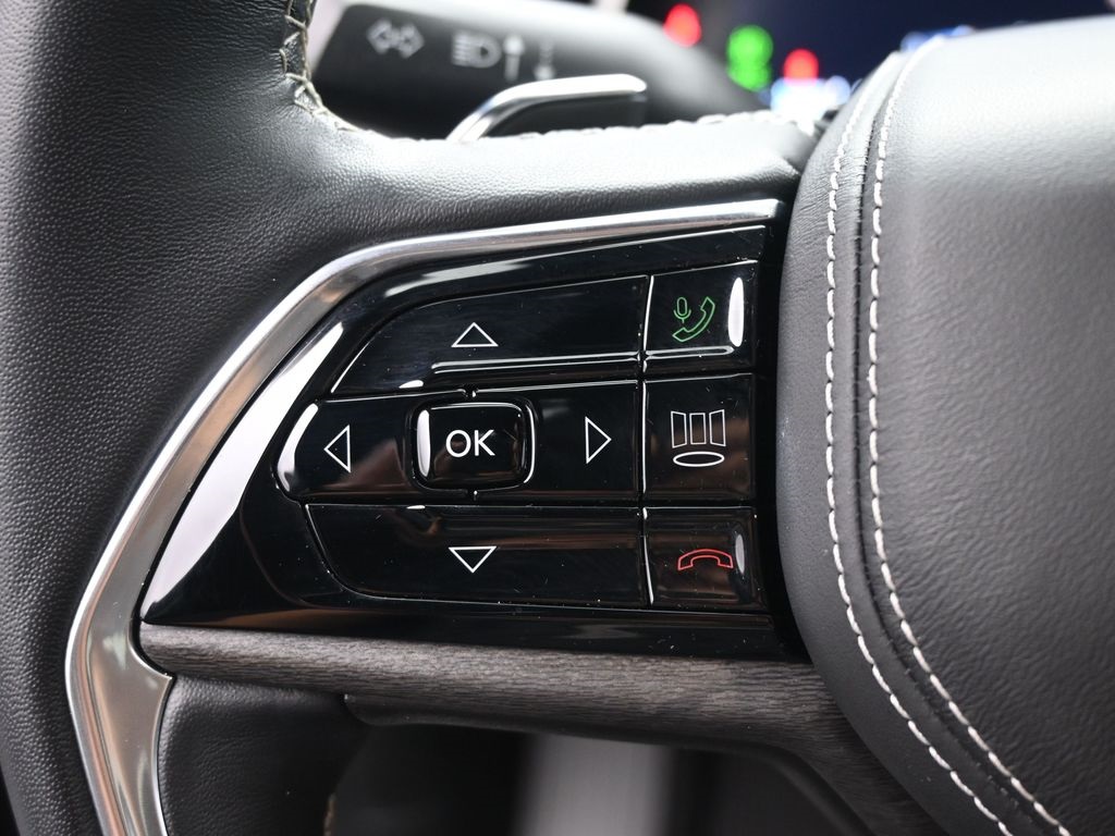 2022 Jeep Grand Cherokee Overland photo 3